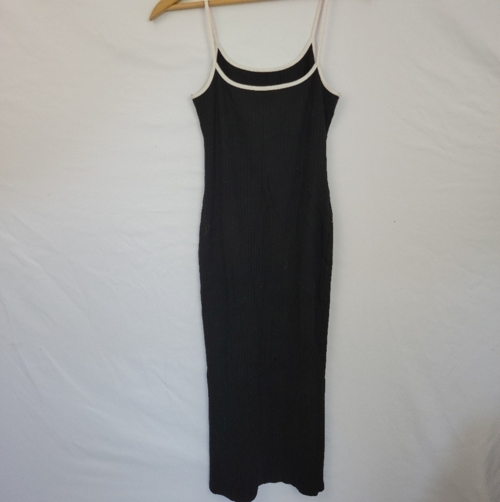 Women's large form fitting dress - Picture 2 of 5